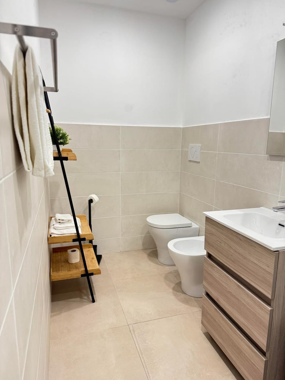 Shower, Toilet, Bathroom, bidet, towels