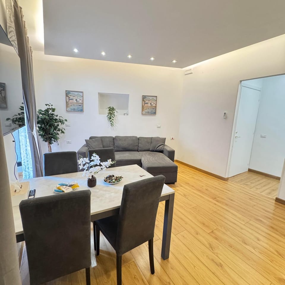 Living room, Seating area, Dining area