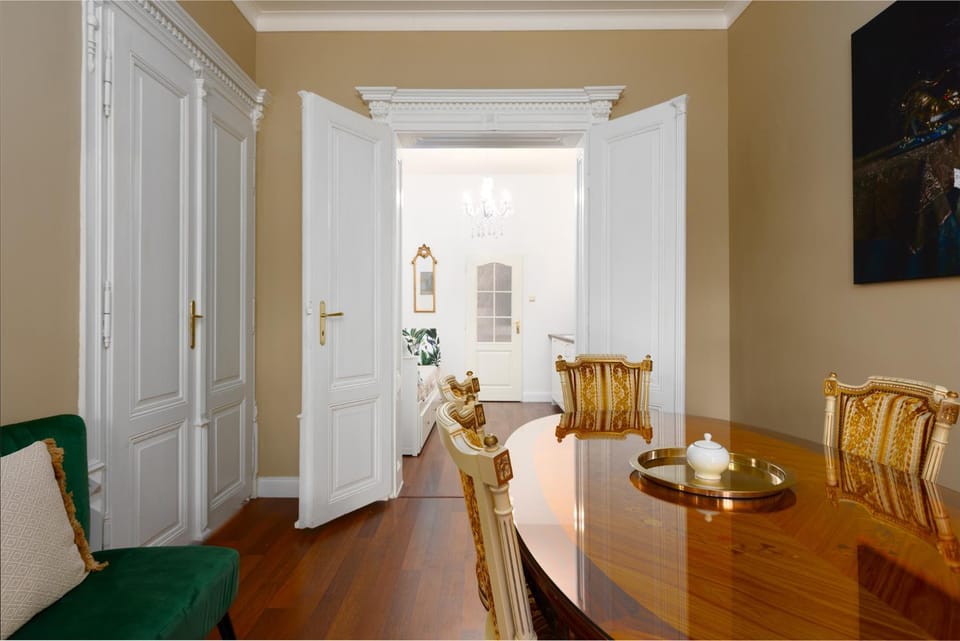 Kitchen or kitchenette, Seating area, Dining area, kitchen