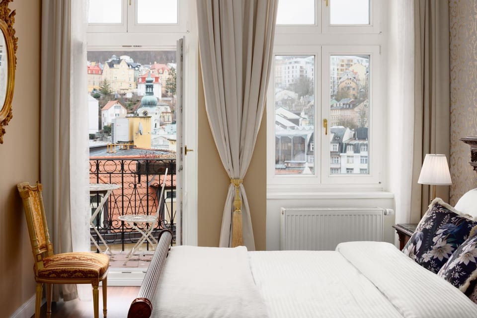 Bed, View (from property/room), View (from property/room), Balcony/Terrace, Balcony/Terrace, Photo of the whole room, Seating area, Bedroom, City view, City view, Landmark view, Landmark view