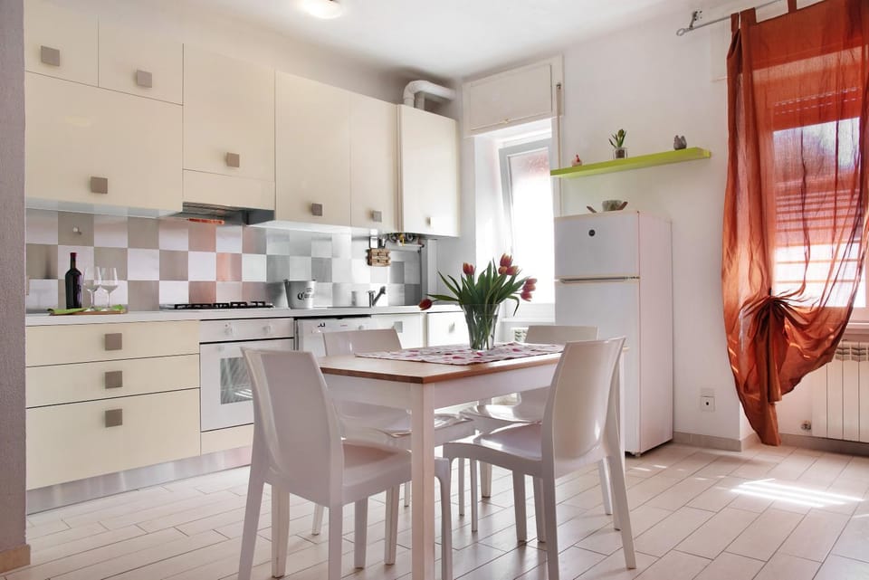 Property building, Kitchen or kitchenette, Living room