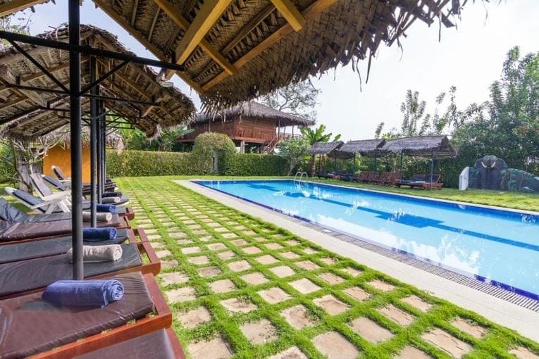Swimming pool