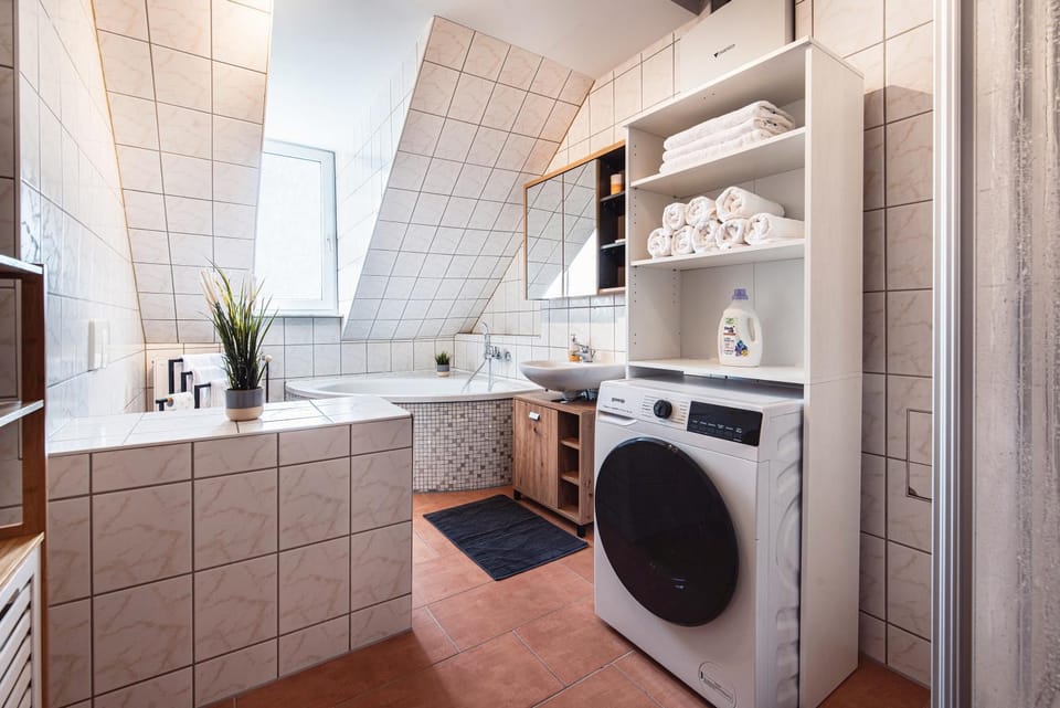 Bathroom, Bath, washing machine, dryer