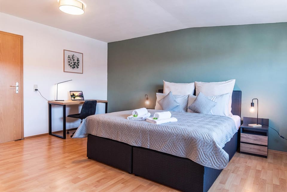 Bed, Photo of the whole room, Bedroom