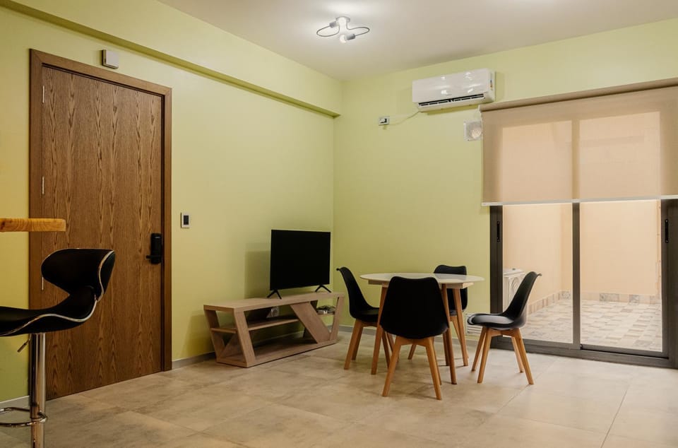 Patio, TV and multimedia, Dining area, air conditioner