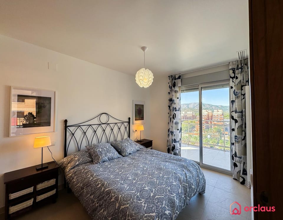 Bed, View (from property/room), Photo of the whole room, Bedroom