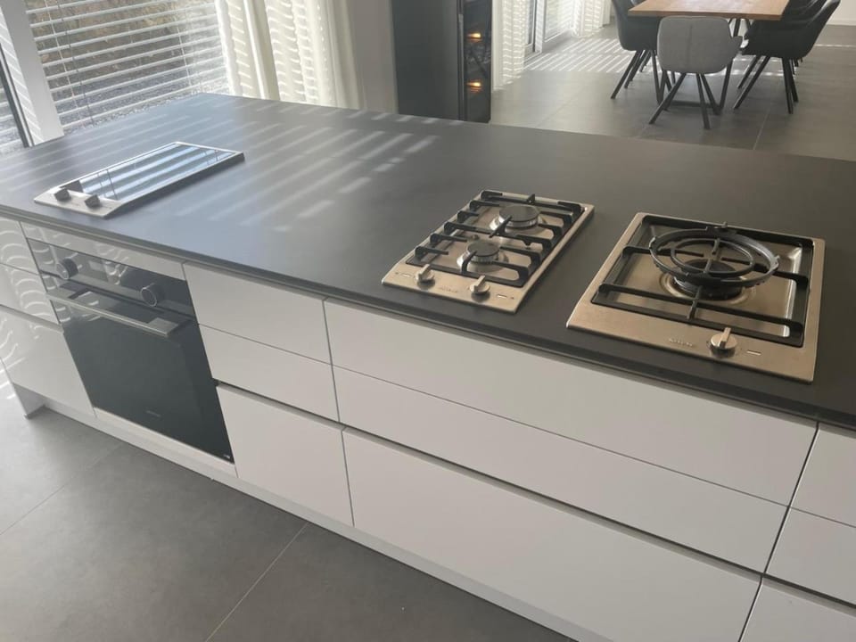 Kitchen or kitchenette, pet friendly, stove