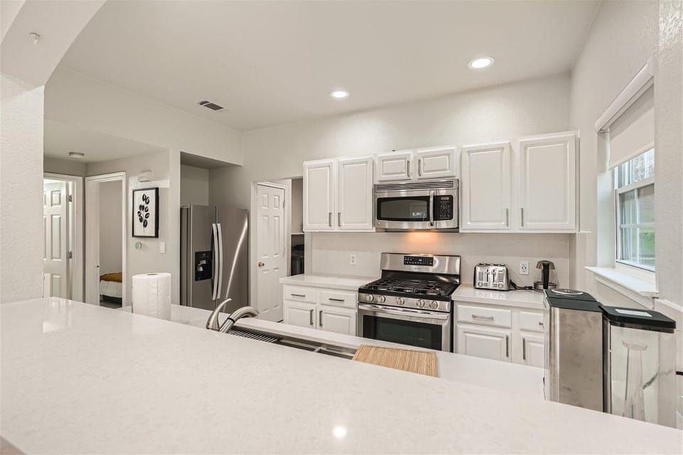 Kitchen or kitchenette, dishwasher, minibar, oven, pet friendly, stove, toaster