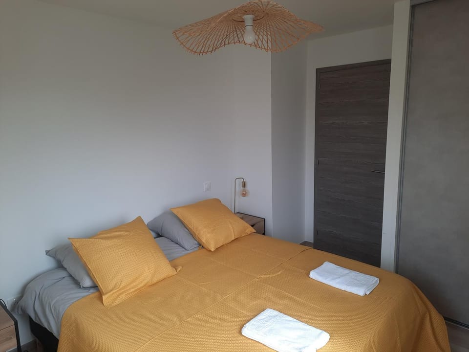 Bed, Bedroom