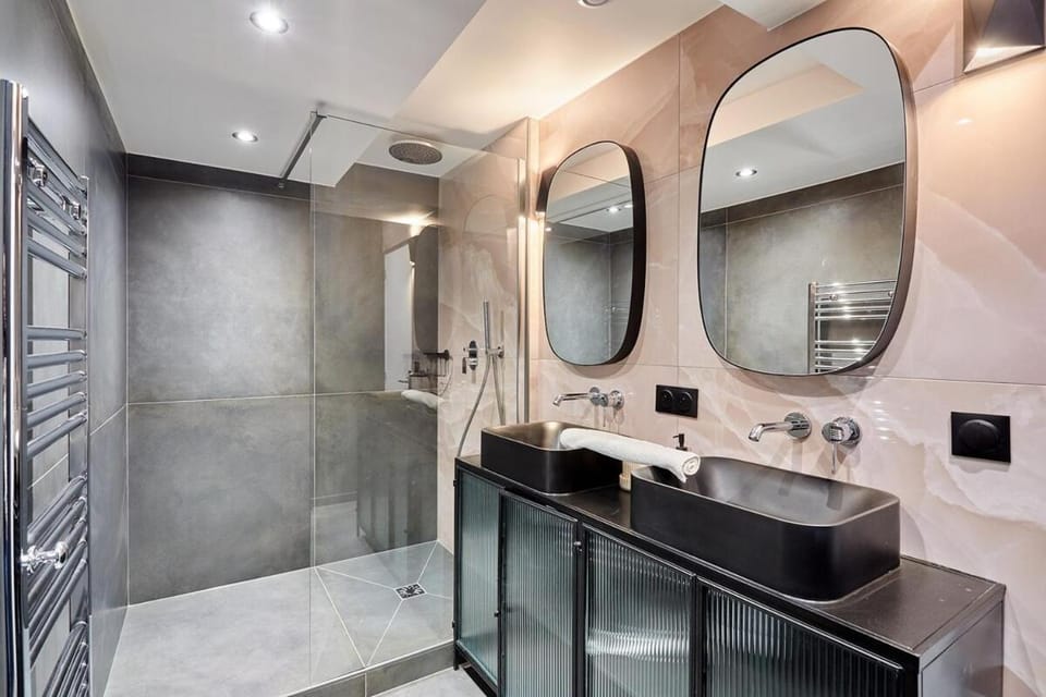 Apartment Père Lachaise by Studio prestige Apartment in Paris