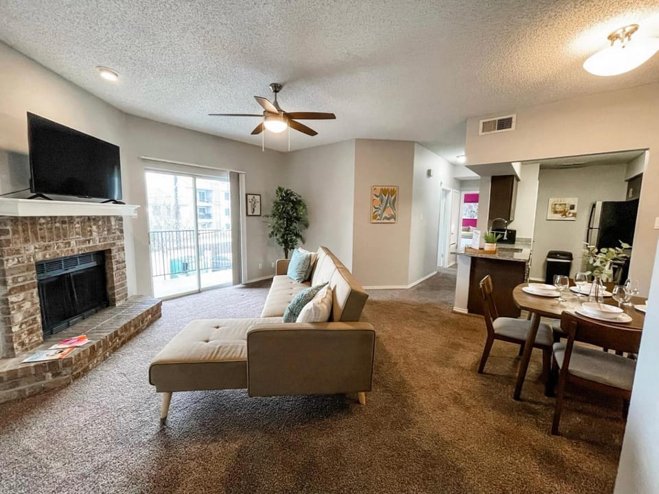 TV and multimedia, Living room, Seating area, Dining area, Evening entertainment, fireplace