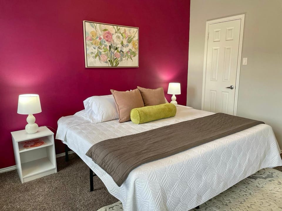 Bed, Photo of the whole room, Bedroom