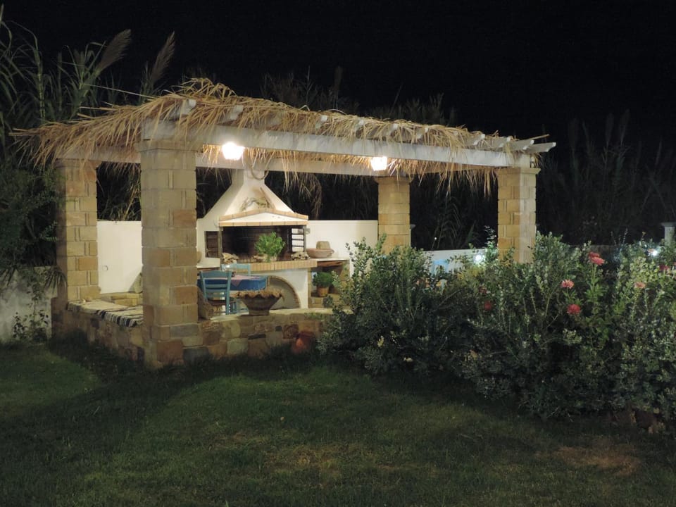 Night, BBQ facilities, Garden