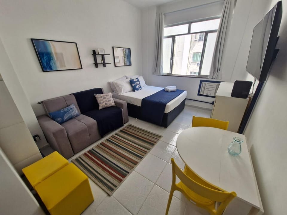 Living room, Dining area, Meals