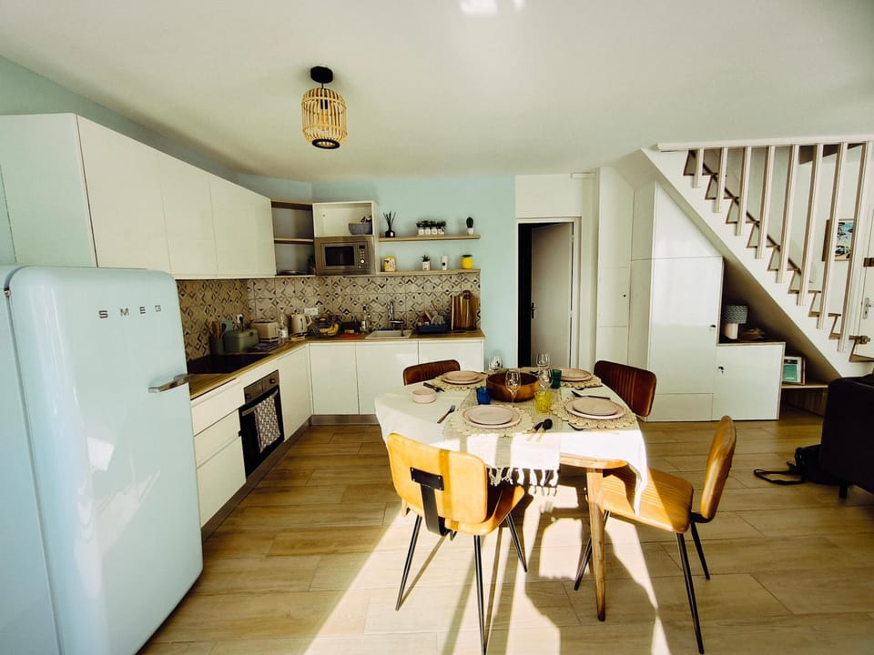 Kitchen or kitchenette, Dining area, dishwasher, minibar, pet friendly, stove