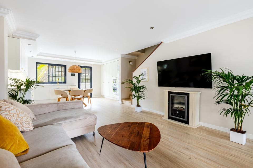 Communal lounge/ TV room, TV and multimedia, Living room, Seating area