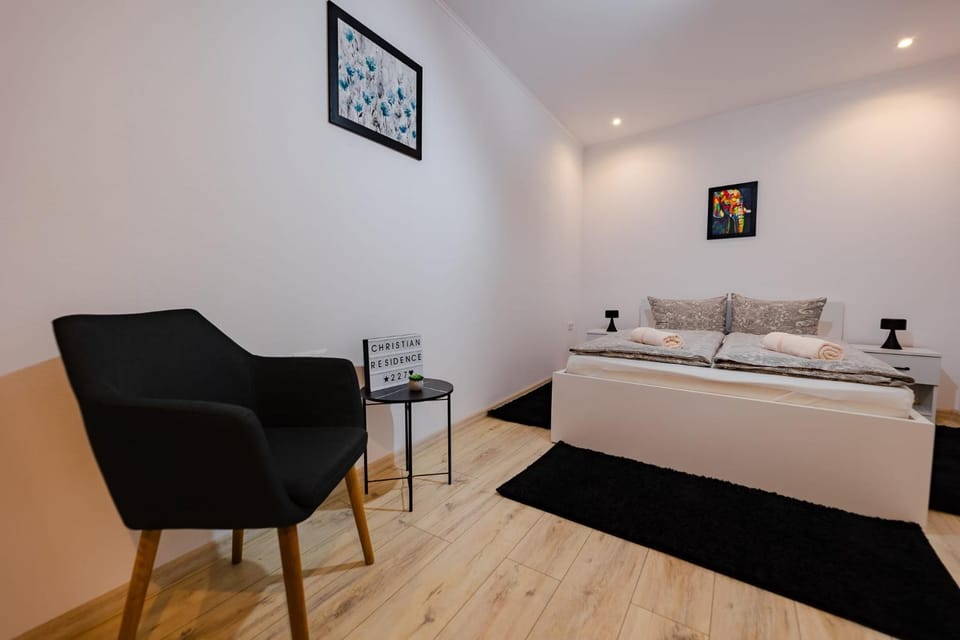 Bed, TV and multimedia, Photo of the whole room