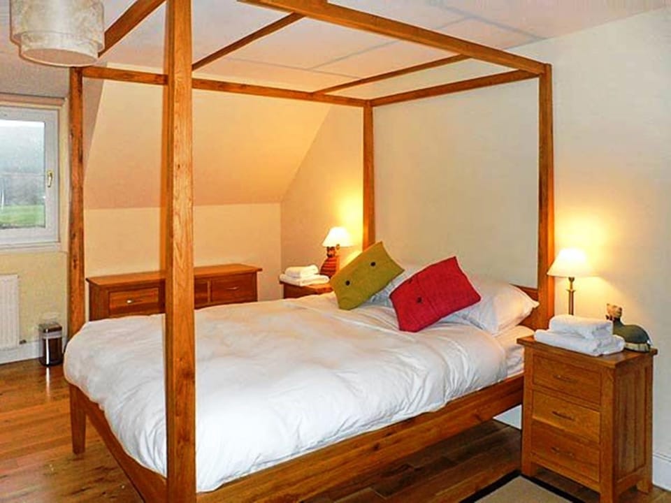 Communal lounge/ TV room, Bed, Garden, Bathroom, Bedroom, Communal kitchen, City view, City view, Garden view, Garden view, Street view, Street view