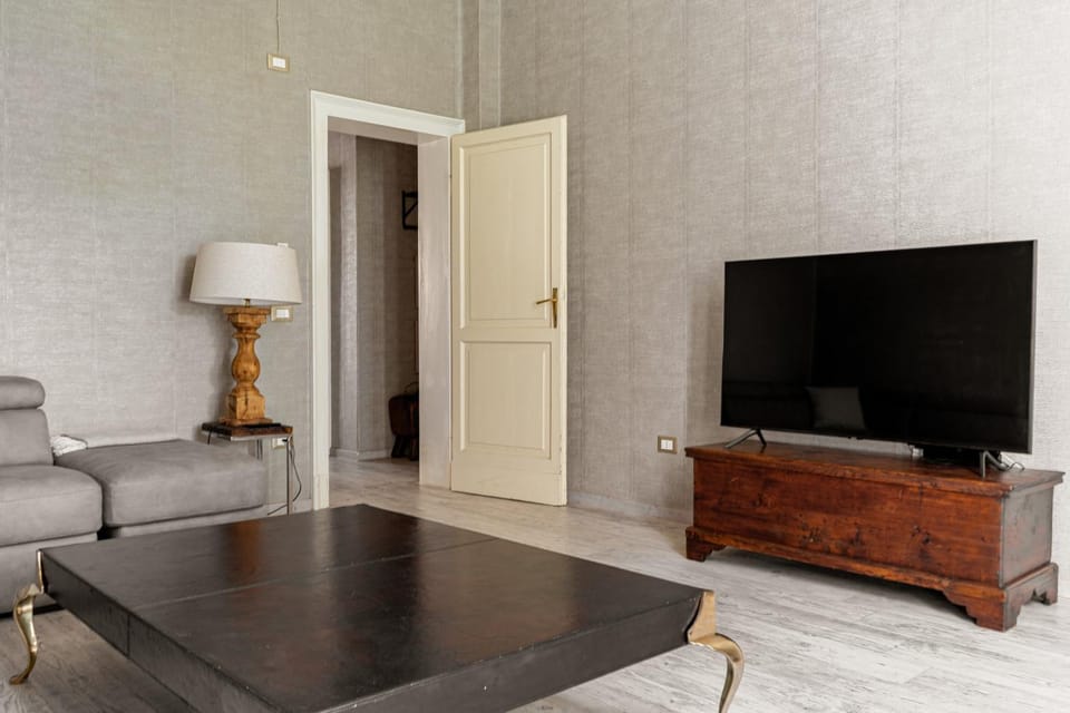 TV and multimedia, Living room, Evening entertainment