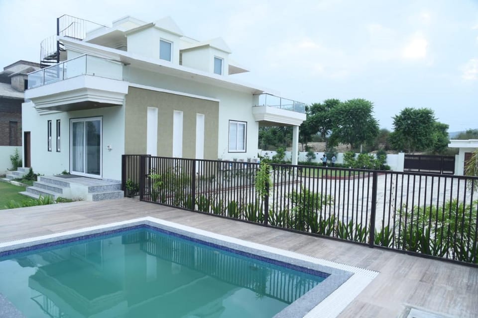 Property building, Swimming pool