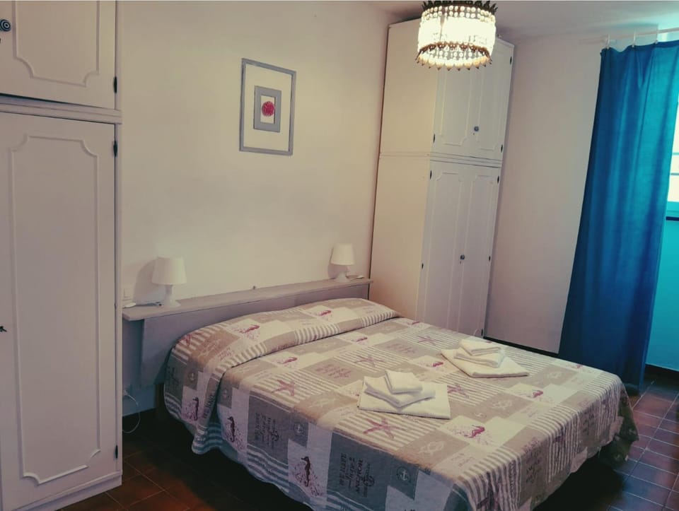 Bed, Bedroom, towels, wardrobe