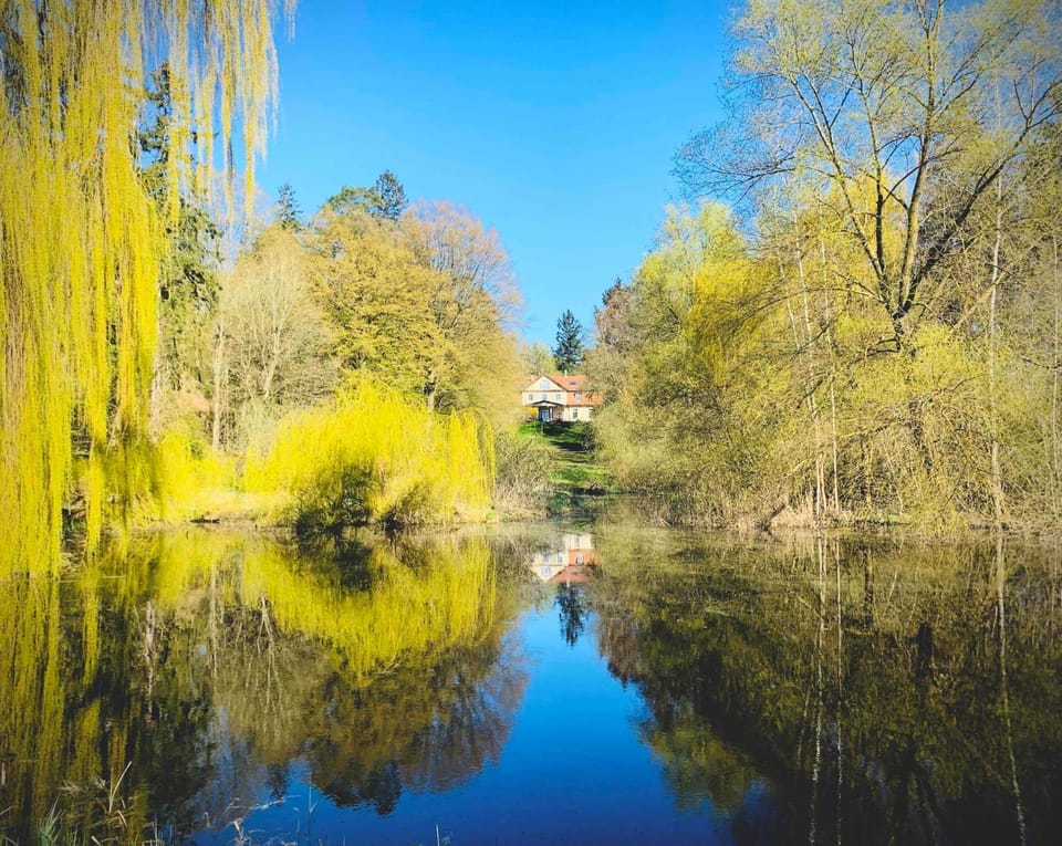 Property building, Nearby landmark, Spring, Day, Natural landscape, Lake view, Landmark view