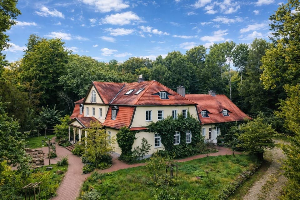 Property building, Spring, Day, Natural landscape, Garden, Garden view