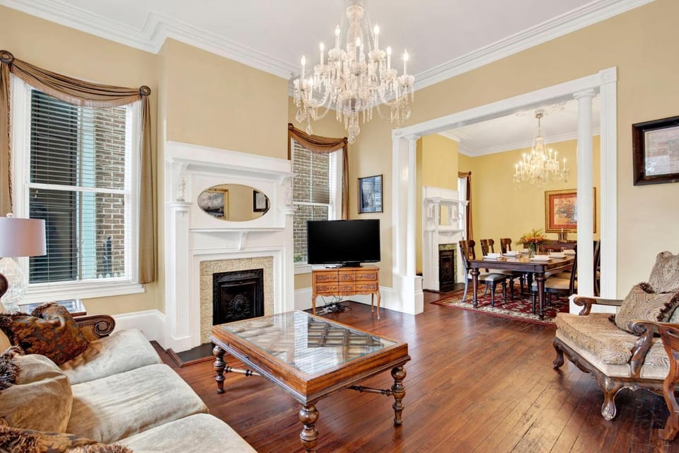 Washington Square Manor House in Savannah