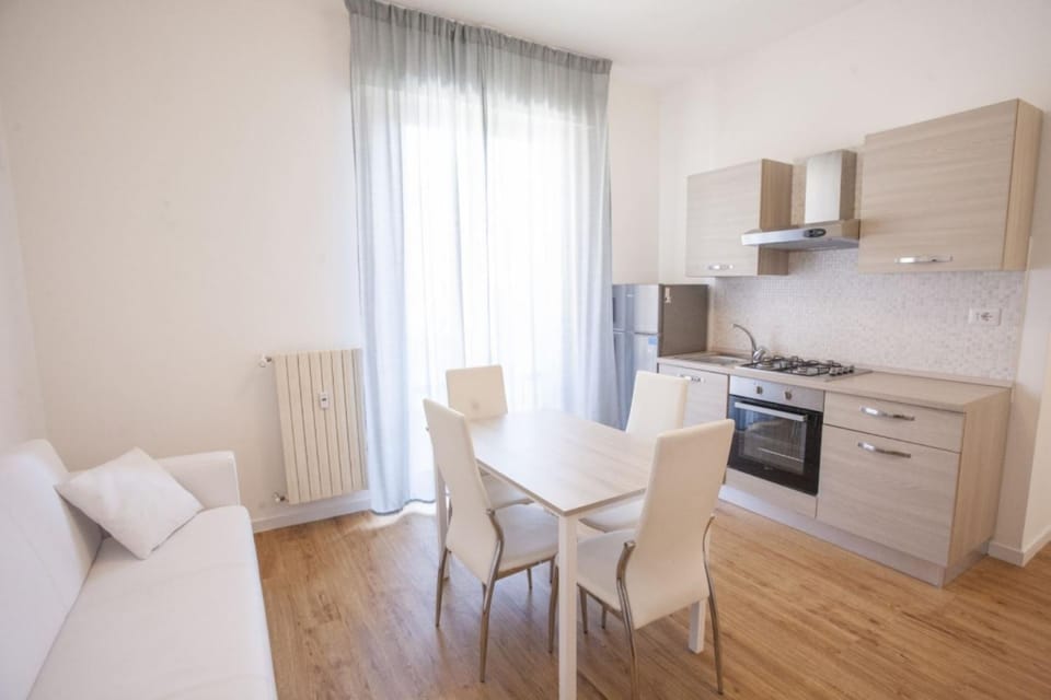 Kitchen or kitchenette, Living room, Seating area, Dining area, oven, stove