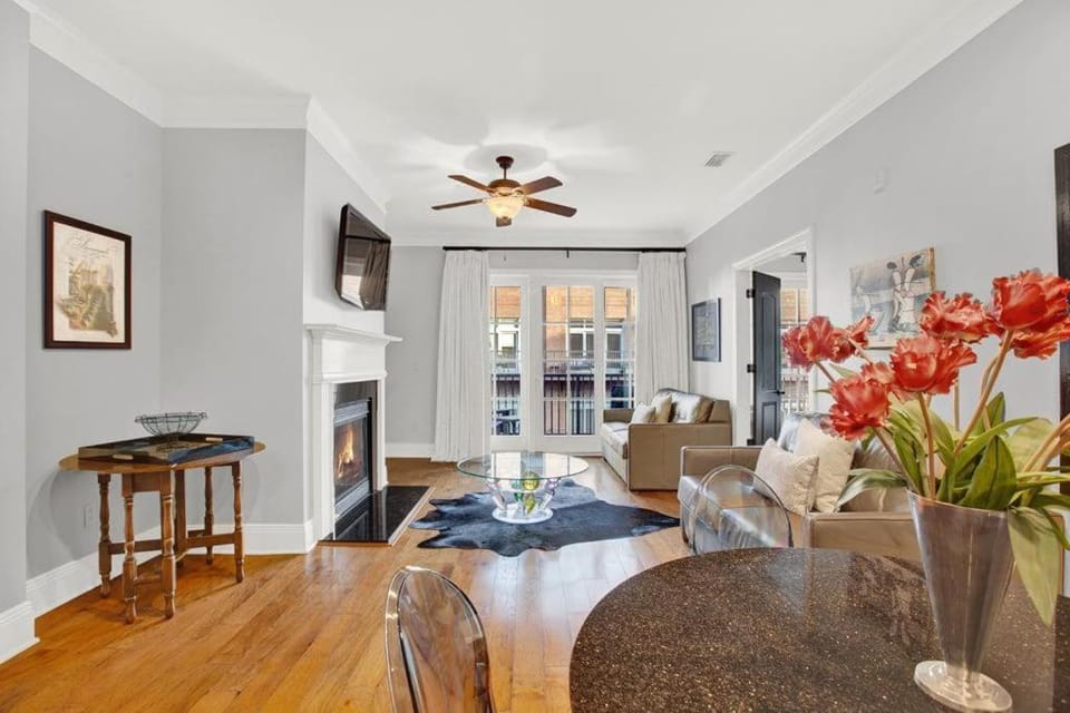 Charm on Bay House in Savannah