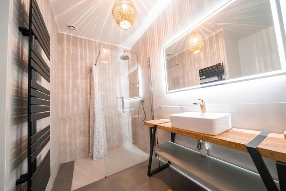 Shower, Bathroom, towels