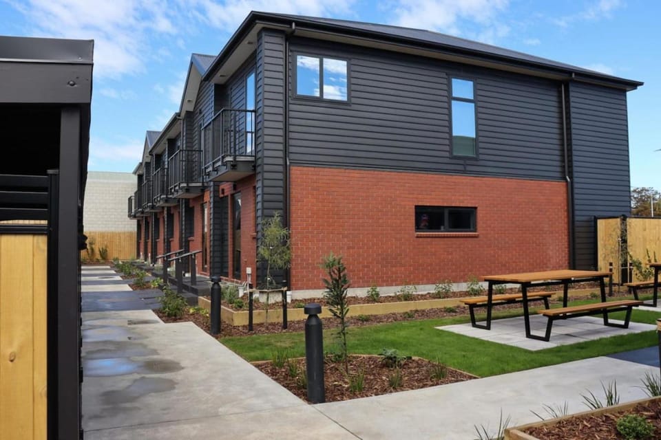Property building, Day, Garden, Garden view