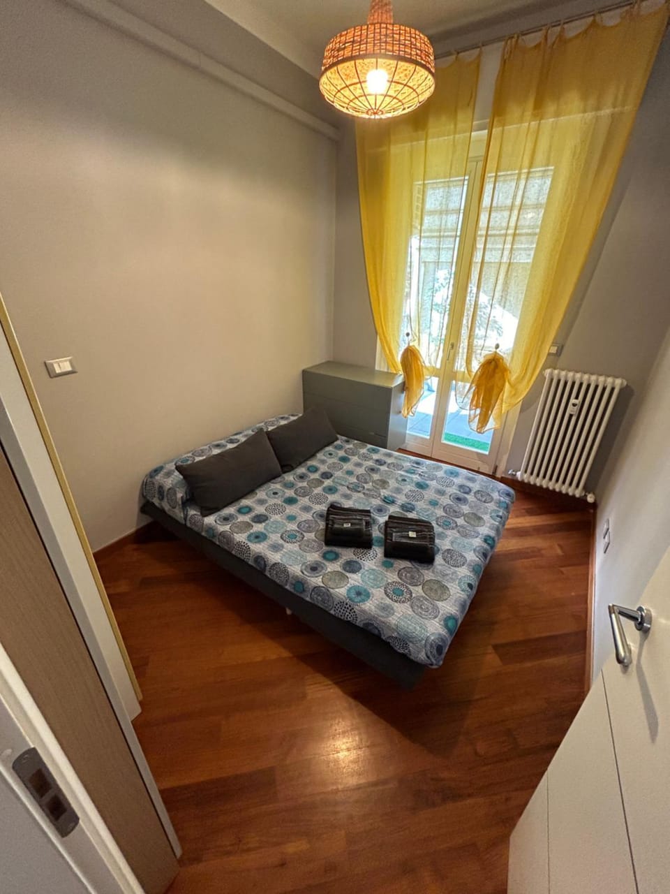 Bed, Photo of the whole room, Bedroom, internet, towels