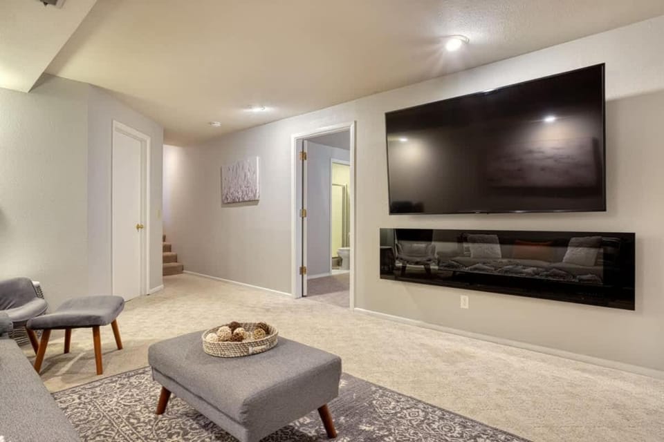 Tranquility Base - Family Fun Modern Farm House House in Dalton Gardens