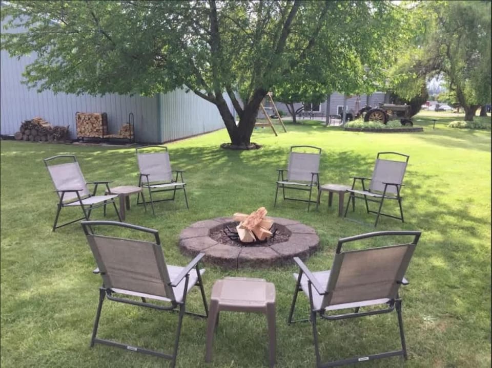 Tranquility Base - Family Fun Modern Farm House House in Dalton Gardens