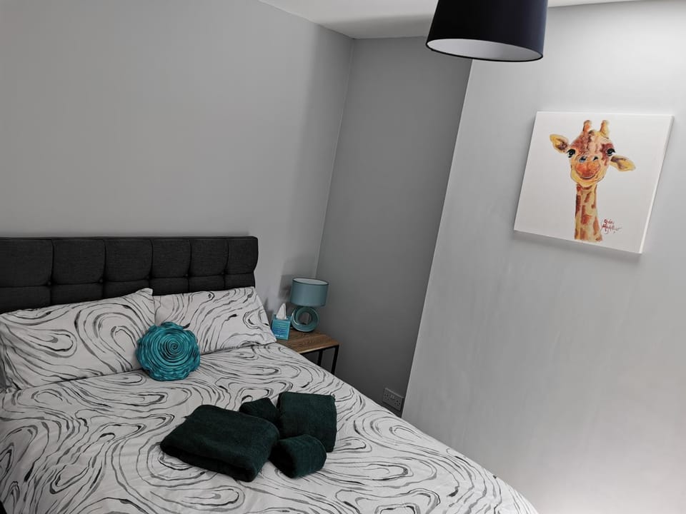 Bed, Decorative detail, Bedroom, towels