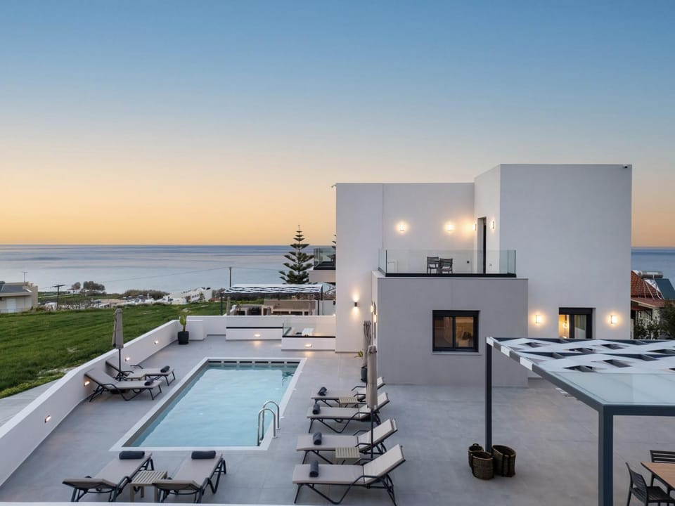Property building, Natural landscape, Sea view, Swimming pool, sunbed