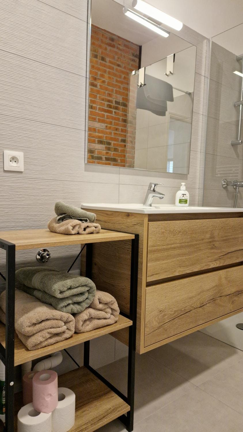 Bathroom, towels