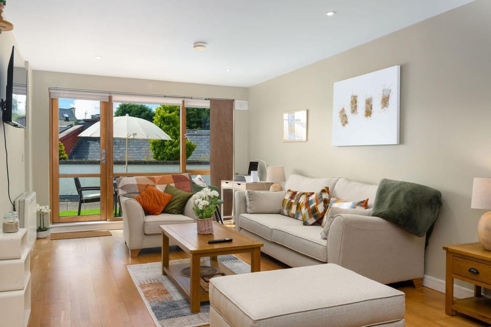 TV and multimedia, Living room, Seating area, internet