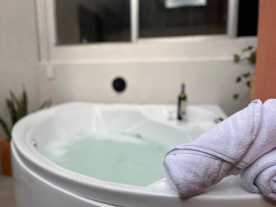 Apto BBC With Jacuzzi In Heart Of Provenza Apartment in Medellin