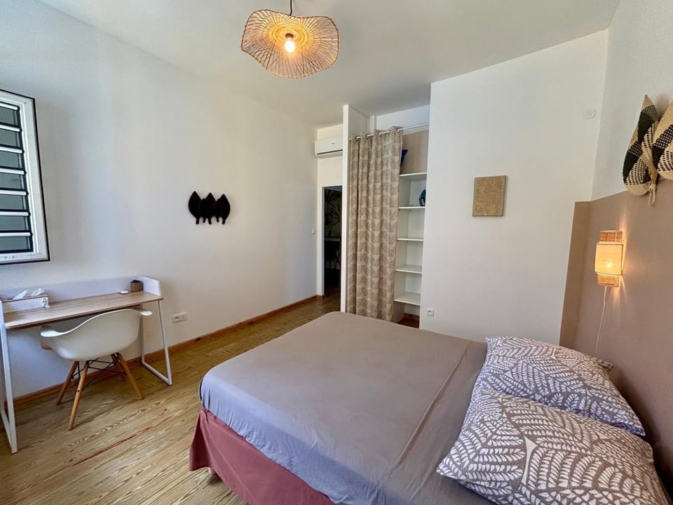 Bed, Seating area, Bedroom