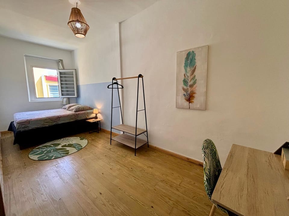 Bed, Photo of the whole room, Seating area, Bedroom