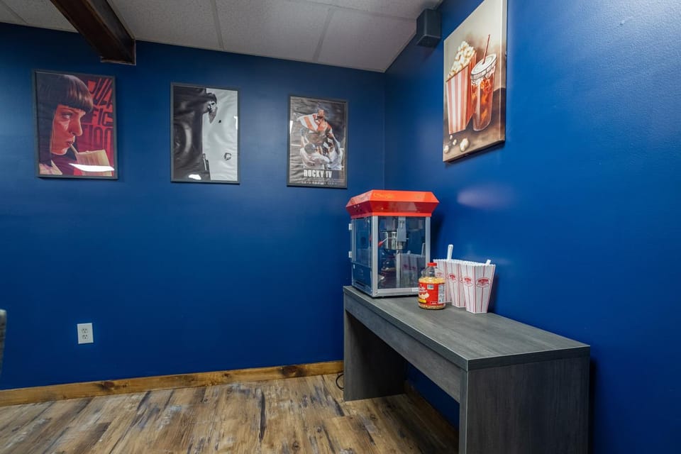 Game Room, Evening entertainment, Entertainment