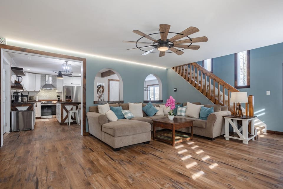 TV and multimedia, Living room, Seating area, fireplace, flat iron, acessibility