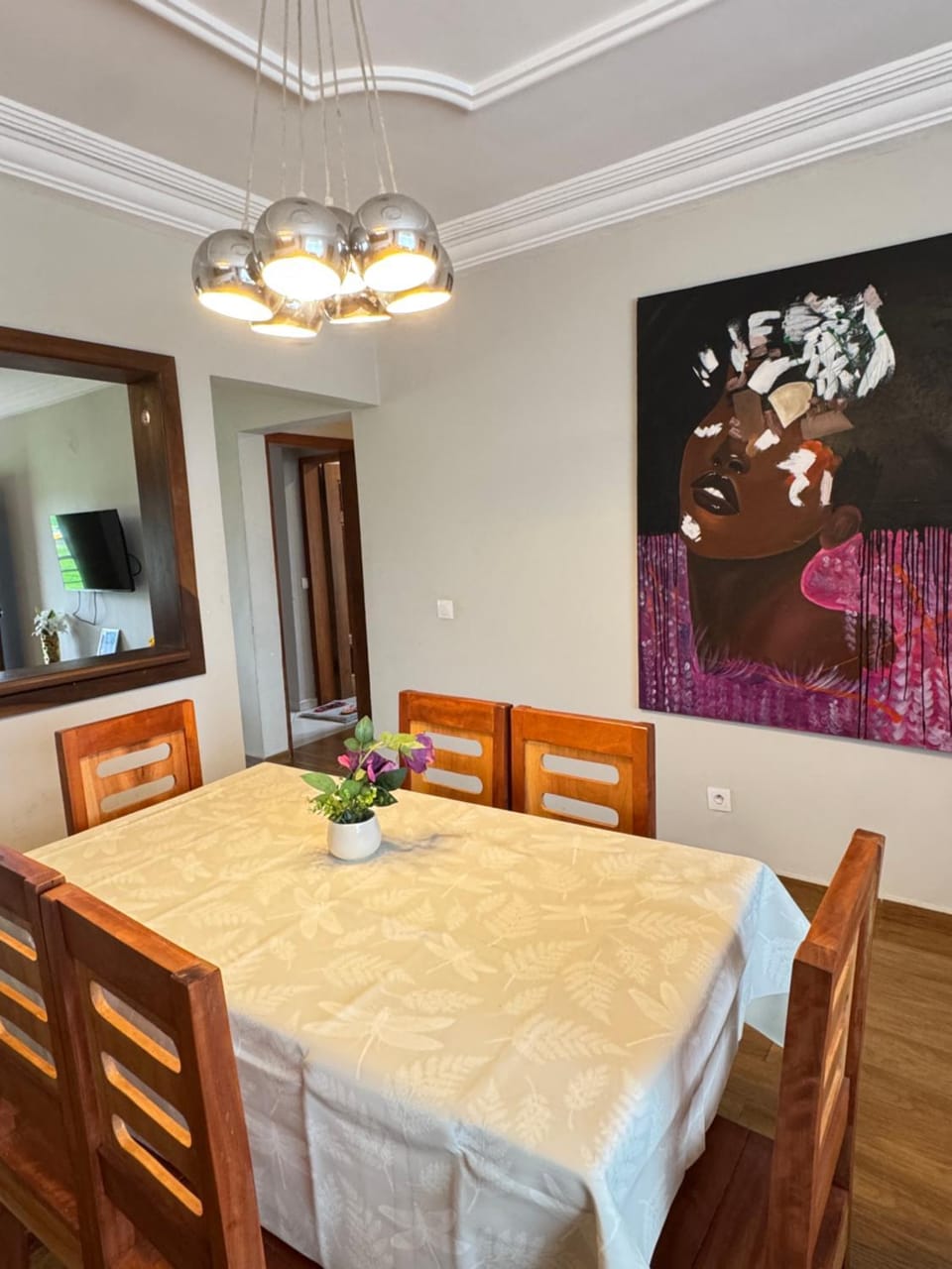 TV and multimedia, Living room, Decorative detail, Seating area, Dining area
