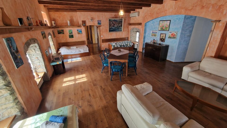 Living room, Dining area