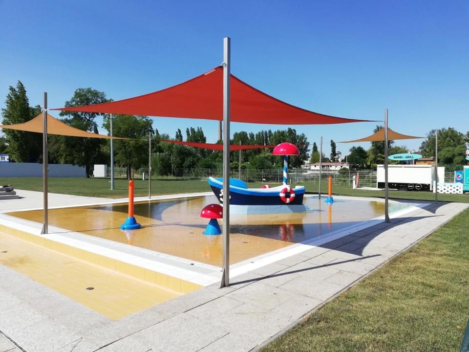 Beach, Aqua park