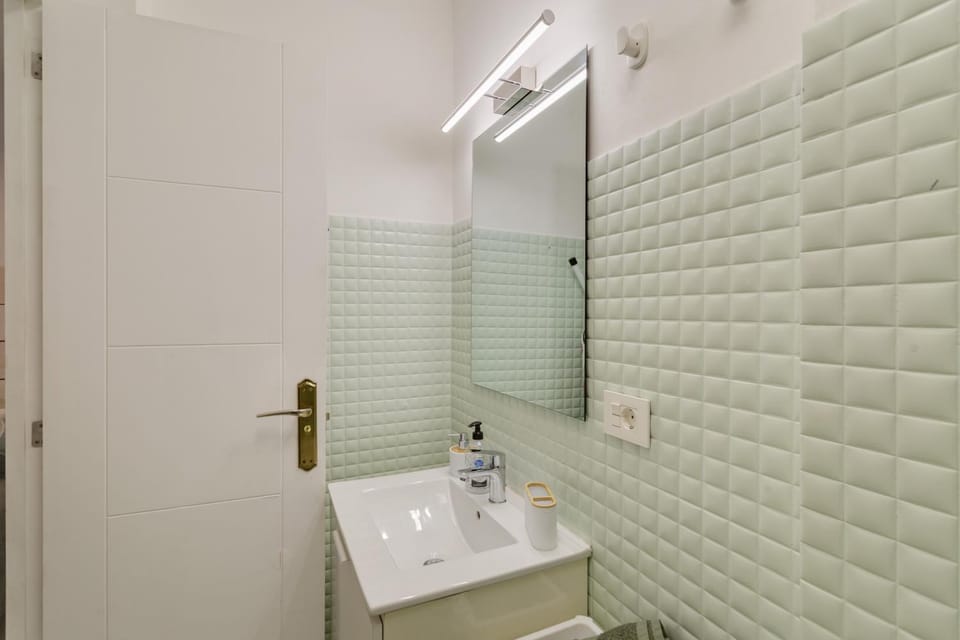 Bathroom, Living room