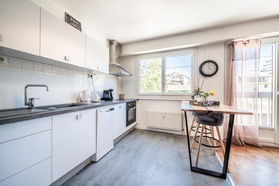 Kitchen or kitchenette, Living room