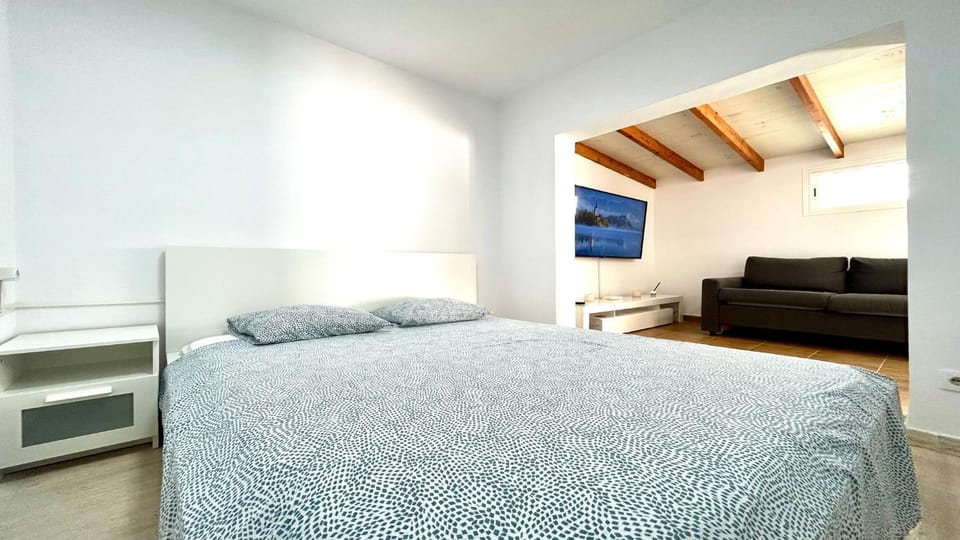 Bed, Living room, Bedroom